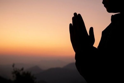 Vào chùa chắp tay, ngồi, quỳ,lễ Phật như thế nào cho đúng